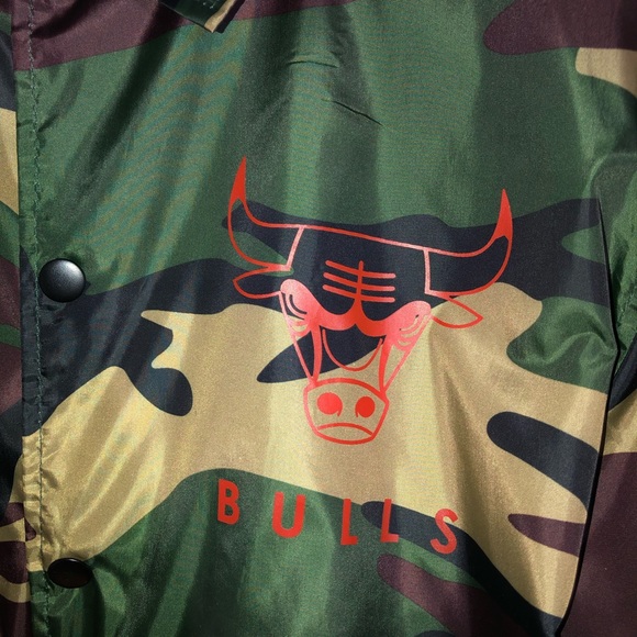 COPY - chicago bulls windbreaker - Picture 2 of 3